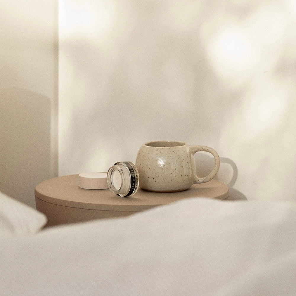 Hyaluronic lip contour cream